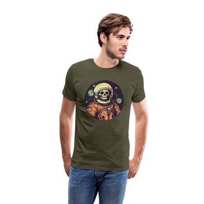 Gruseliges Skelett als Astronaut - Männer Premium T-Shirt - by Artful Alchemist