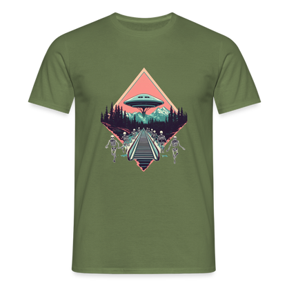 Retro UFO 80er Jahre Motiv - Surreale Skelette und Rolltreppe Richtung UFO - Männer T-Shirt - by Artful Alchemist