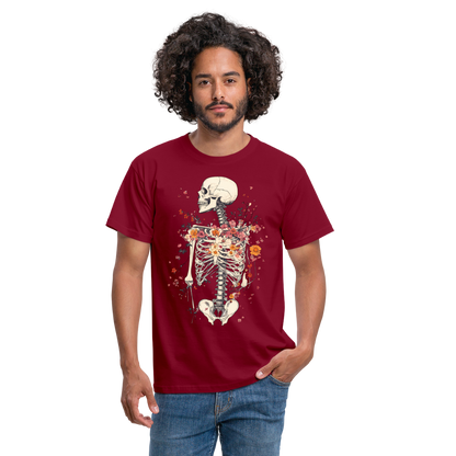 Skelett mit zarten Blumen im Boho Look - Männer T-Shirt - by Artful Alchemist