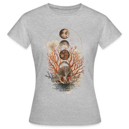 Coral Moons – Die Kraft der Gezeiten auf Stoff - Frauen T-Shirt - by Artful Alchemist