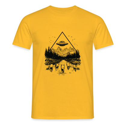 Katzen die in Richtung UFO laufen - Männer T-Shirt - by Artful Alchemist