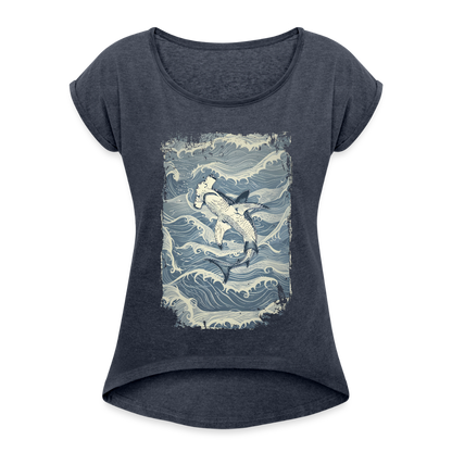 Vintage Hammerhai im japanischen inspirierten Tattoo Stil - Frauen T-Shirt mit gerollten Ärmeln - by Artful Alchemist