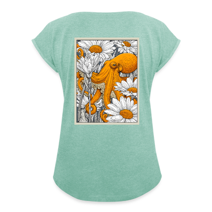 Vintage Oktopus im Blumenmeer - Frauen T-Shirt mit gerollten Ärmeln - by Artful Alchemist