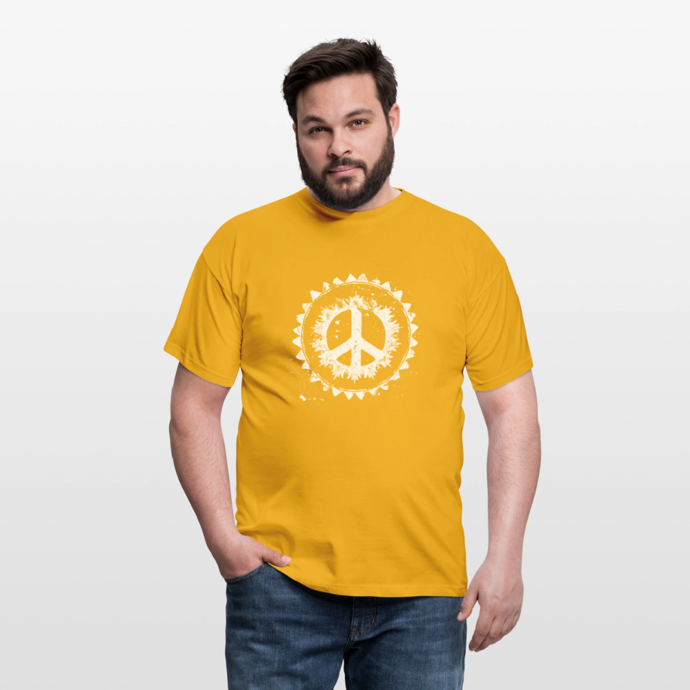 Urban Retro Peace Zeichen - Männer T-Shirt - by Artful Alchemist