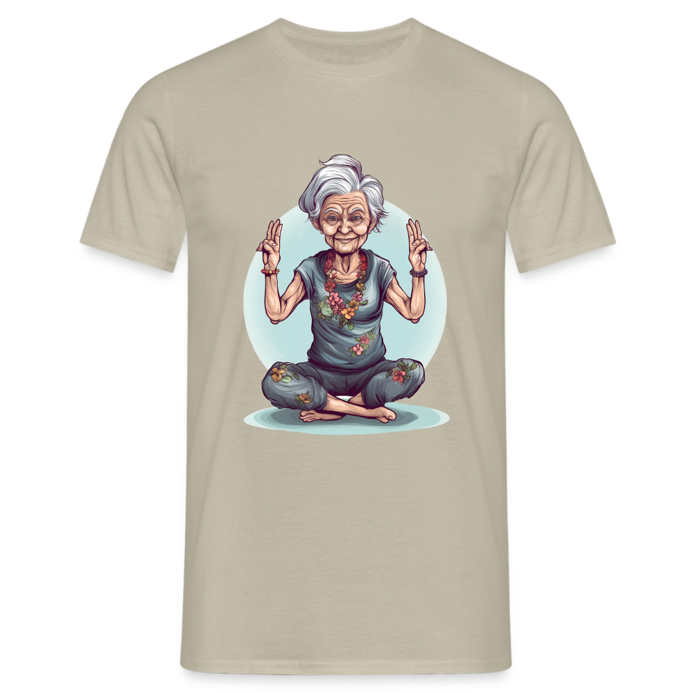 Coole Yoga Oma - Meditation im besten Alter  - Männer T-Shirt - Sandbeige