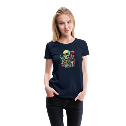 Horror Pilz Skelett - Happy Halloween - Frauen Premium T-Shirt - by Artful Alchemist