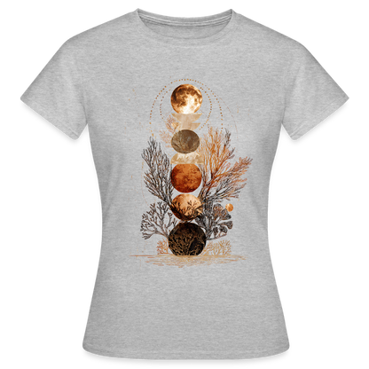 Coral Moons – Die Kraft der Gezeiten auf Stoff - Frauen T-Shirt - by Artful Alchemist