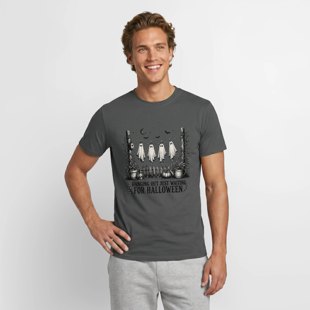 Hanging Out Just Waiting For Halloween - Männer T-Shirt - Anthrazit