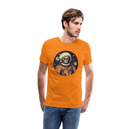 Gruseliges Skelett als Astronaut - Männer Premium T-Shirt - by Artful Alchemist