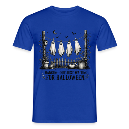 Hanging Out Just Waiting For Halloween - Männer T-Shirt - by Artful Alchemist