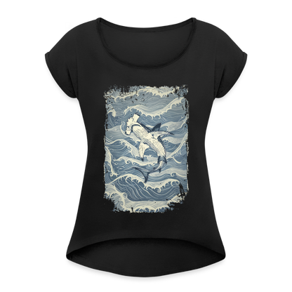 Vintage Hammerhai im japanischen inspirierten Tattoo Stil - Frauen T-Shirt mit gerollten Ärmeln - by Artful Alchemist