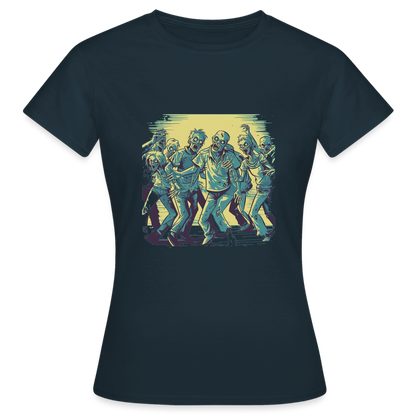 Tanzende Zombies - Gruseliges Zombie Motiv - Frauen T-Shirt - by Artful Alchemist
