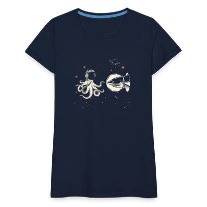 Begegnung zwischen Hai und Oktopus im Weltall - Frauen Premium T-Shirts - by Artful Alchemist