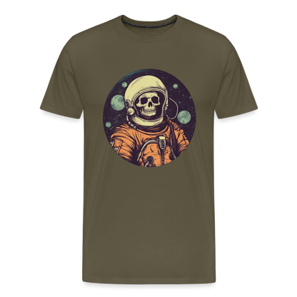 Gruseliges Skelett als Astronaut - Männer Premium T-Shirt - by Artful Alchemist