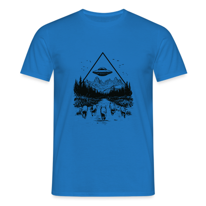 Katzen die in Richtung UFO laufen - Männer T-Shirt - by Artful Alchemist