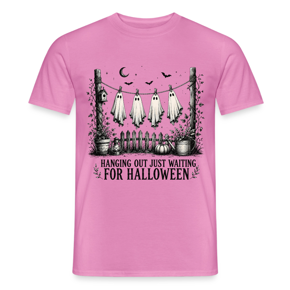 Hanging Out Just Waiting For Halloween - Männer T-Shirt - Pink