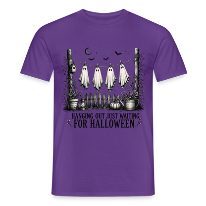 Hanging Out Just Waiting For Halloween - Männer T-Shirt - by Artful Alchemist