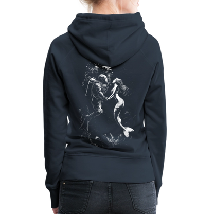 Taucher und Meerjungfrau - Frauen Premium Hoodie - by Artful Alchemist