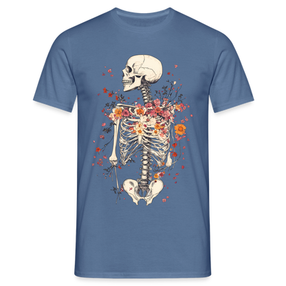 Skelett mit zarten Blumen im Boho Look - Männer T-Shirt - by Artful Alchemist