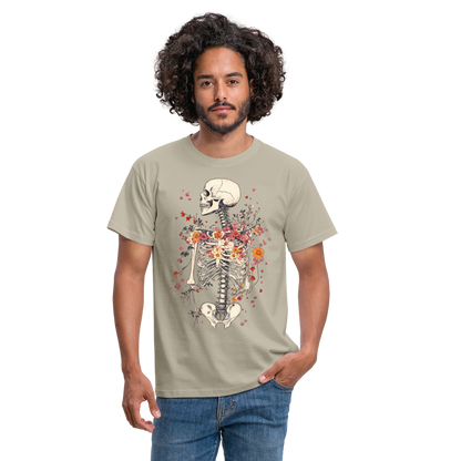 Skelett mit zarten Blumen im Boho Look - Männer T-Shirt - by Artful Alchemist