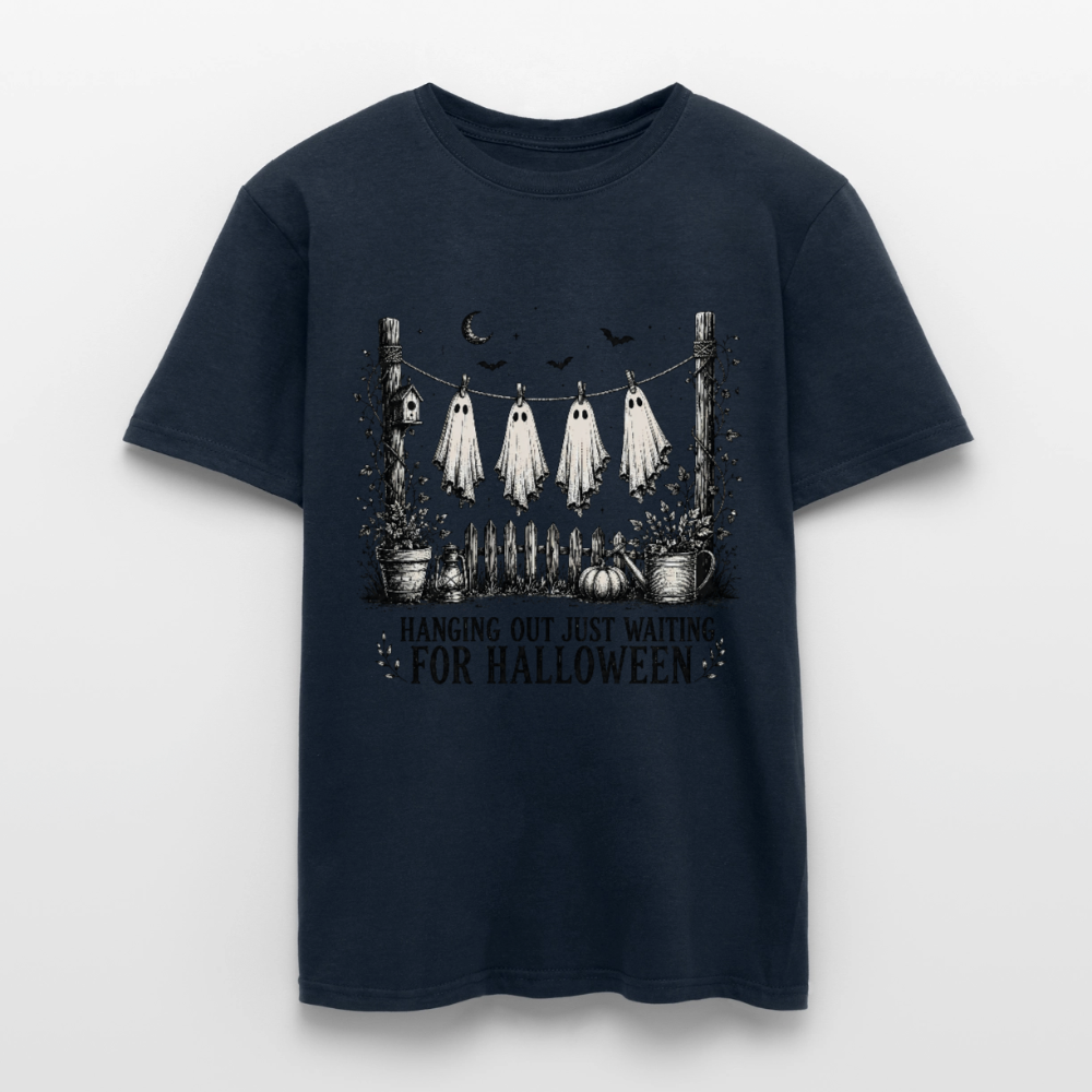 Hanging Out Just Waiting For Halloween - Männer T-Shirt - Navy