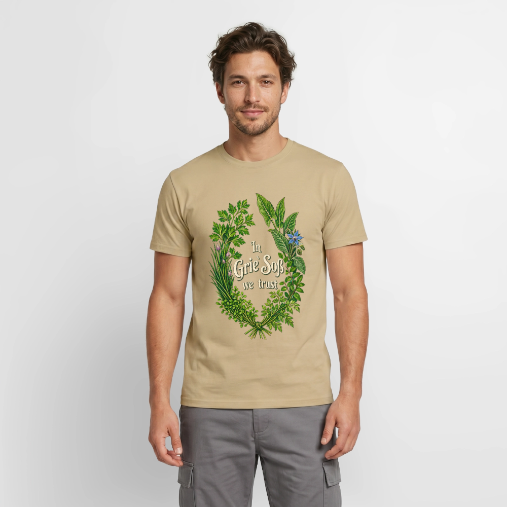 In Grie` Soß we trust - Männer T-Shirt - Sandbeige
