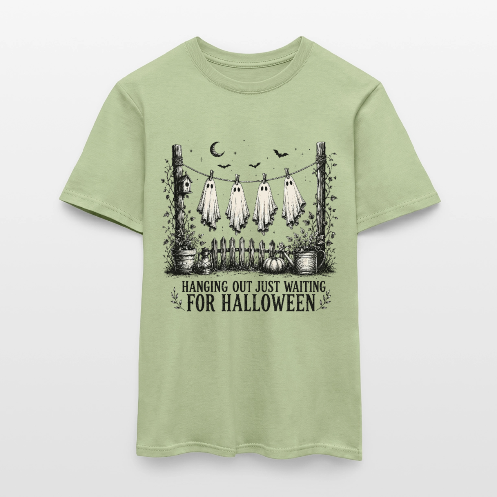 Hanging Out Just Waiting For Halloween - Männer T-Shirt - Sage