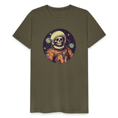 Gruseliges Skelett als Astronaut - Männer Premium T-Shirt - by Artful Alchemist