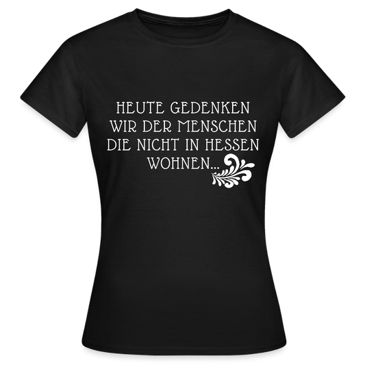 „Heute gedenken wir der Menschen…“ – mit Rückseite: „…es ist zwar nichts passiert“ - Frauen Shirt - Schwarz