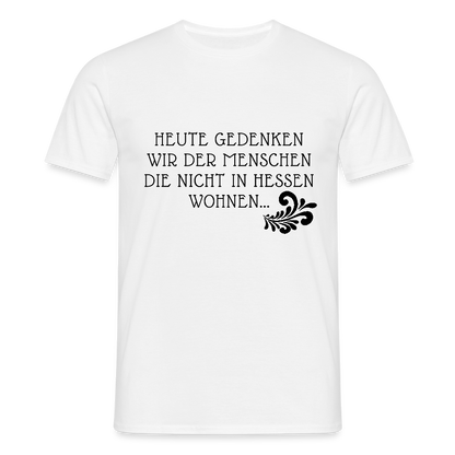 „Heute gedenken wir der Menschen…“ – mit Rückseite: „…es ist zwar nichts passiert“ - Männer Shirt - by Artful Alchemist