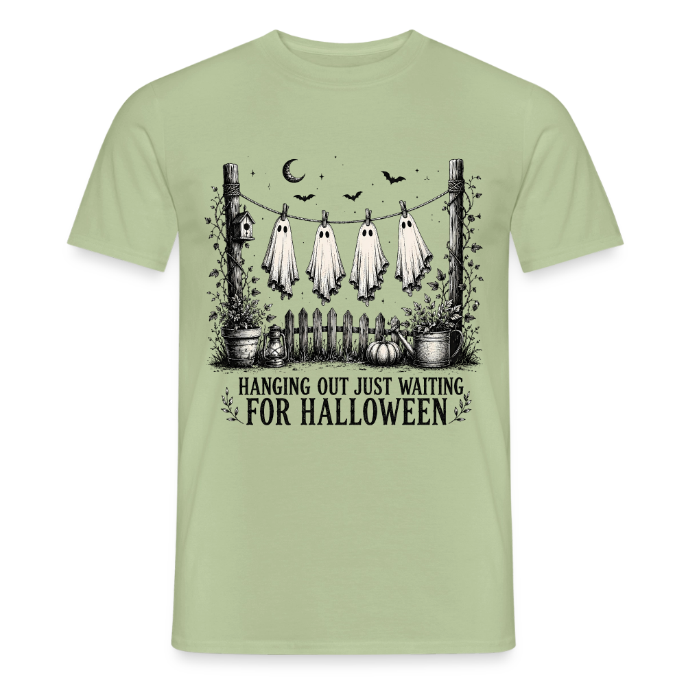 Hanging Out Just Waiting For Halloween - Männer T-Shirt - Sage