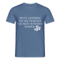 „Heute gedenken wir der Menschen…“ – mit Rückseite: „…es ist zwar nichts passiert“ - Männer Shirt - Taubenblau 