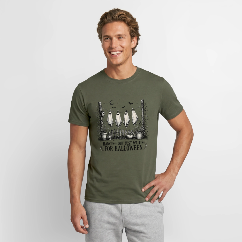 Hanging Out Just Waiting For Halloween - Männer T-Shirt - Militärgrün