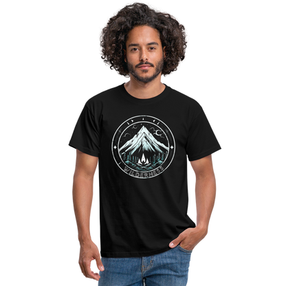 Cooles Wanderer Motiv mit Lagerfeuer - Männer T-Shirt - by Artful Alchemist