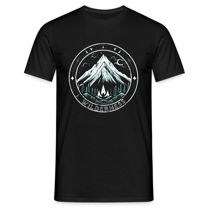Cooles Wanderer Motiv mit Lagerfeuer - Männer T-Shirt - by Artful Alchemist