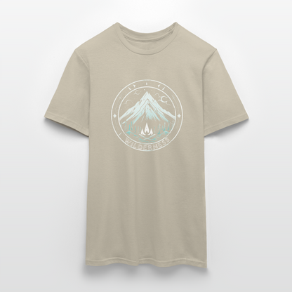 Cooles Wanderer Motiv mit Lagerfeuer - Männer T-Shirt - by Artful Alchemist