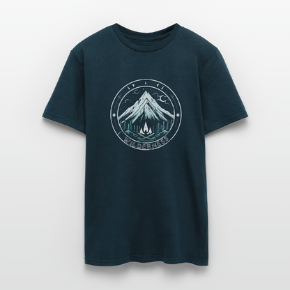Cooles Wanderer Motiv mit Lagerfeuer - Männer T-Shirt - by Artful Alchemist