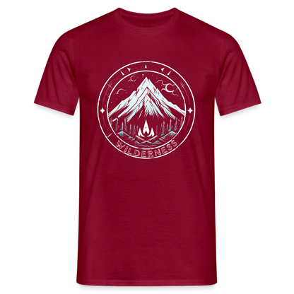 Cooles Wanderer Motiv mit Lagerfeuer - Männer T-Shirt - by Artful Alchemist