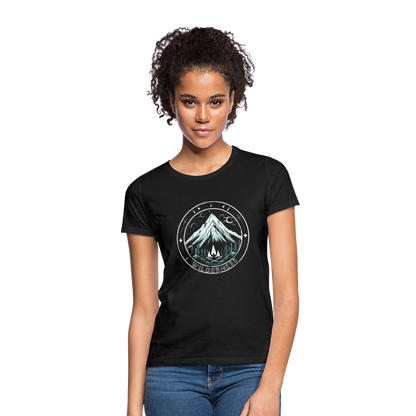 Cooles Wanderer Motiv mit Lagerfeuer - Frauen T-Shirt - by Artful Alchemist