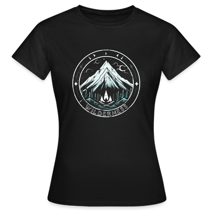 Cooles Wanderer Motiv mit Lagerfeuer - Frauen T-Shirt - by Artful Alchemist
