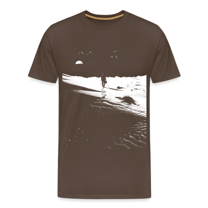 Weg durch die Wüste mit Fußspuren - Monochrom Art - Männer Premium T-Shirt - by Artful Alchemist