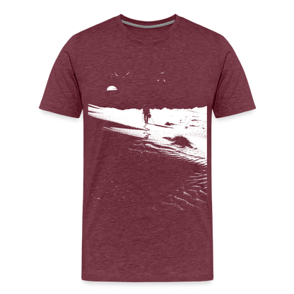 Weg durch die Wüste mit Fußspuren - Monochrom Art - Männer Premium T-Shirt - by Artful Alchemist