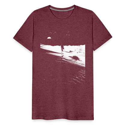 Weg durch die Wüste mit Fußspuren - Monochrom Art - Männer Premium T-Shirt - by Artful Alchemist